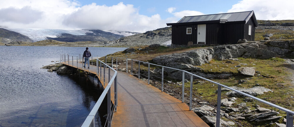 Bordgang og gjerde for styring av ferdsel.