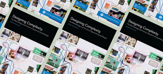 Forsiden på boka Designing Complexity i tre eksemplarer.