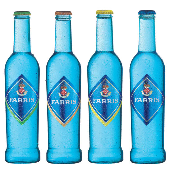 Fire blå Farris-flasker med ulik farge på korken.