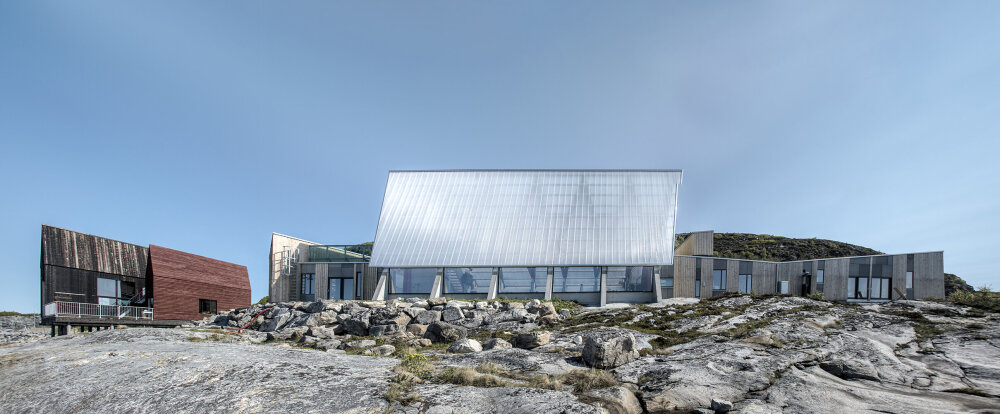 Arkitektonisk bebyggelse i øylandskap.