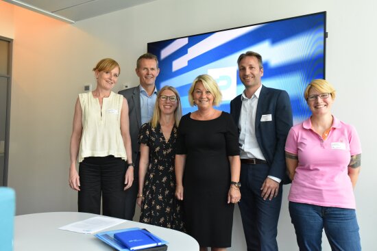Representanter fra NAV og Skedsmo kommune presenterte innovasjonsprosjektet for bedre digitale økonomisk informasjon for Monica Mæland, Difi og DOGA.