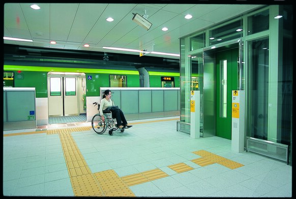 woman in wheelchair easily accessing the platform from the train