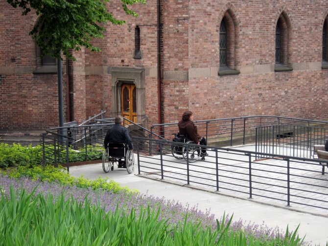 Here you can see wheelchair users strolling down the trails of the square