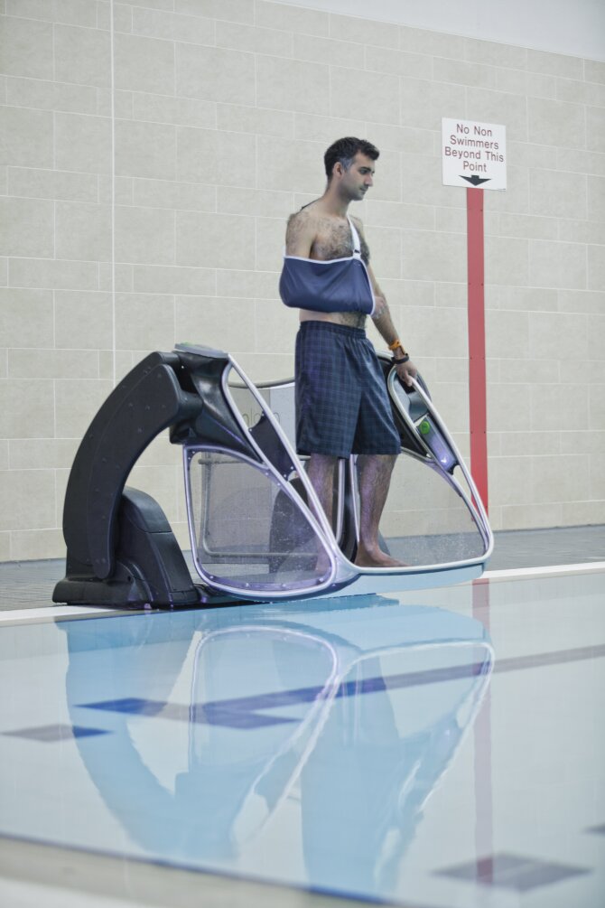 man with a broken arm accessing the pool