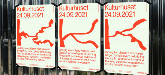Tre plakater for Kulturhuset i Bergen som henger på en vegg.