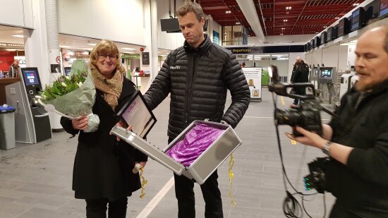 Elkem mottar Made In Norway-prisen på lufthavn.