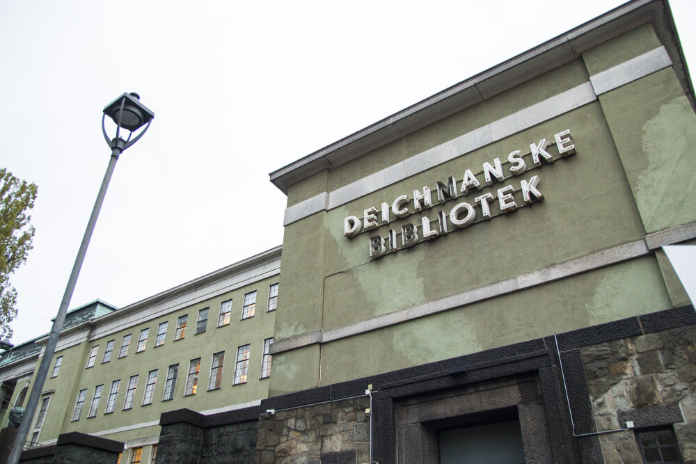 Fasaden av gamle Deichmanske hovedbibliotek i Oslo.  
