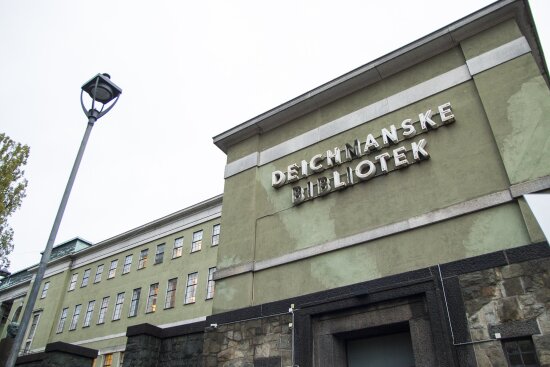 Fasaden av gamle Deichmanske hovedbibliotek i Oslo.