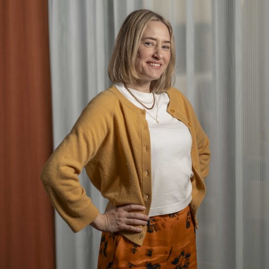 Cecilie Enersen smiler mot kameraet.