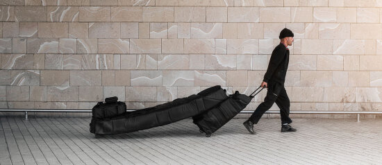Surfere er kjent for sin dristighet, men på reisen fram til drømmestranda ønsker de ikke å ta unødvendig risiko. Norskutviklede The Djärv 3–4 Surfboard Coffin løser problemet.