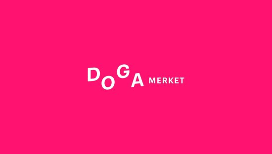 Logo for DOGA-merket på rosa bakgrunn
