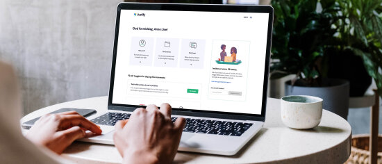 Hender på tastaturet på en mac.