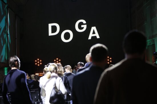 DOGA-logo på skjerm