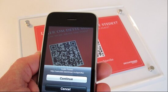 Mobiltelefonen og QR-kode skal bidra til å spre informasjon.