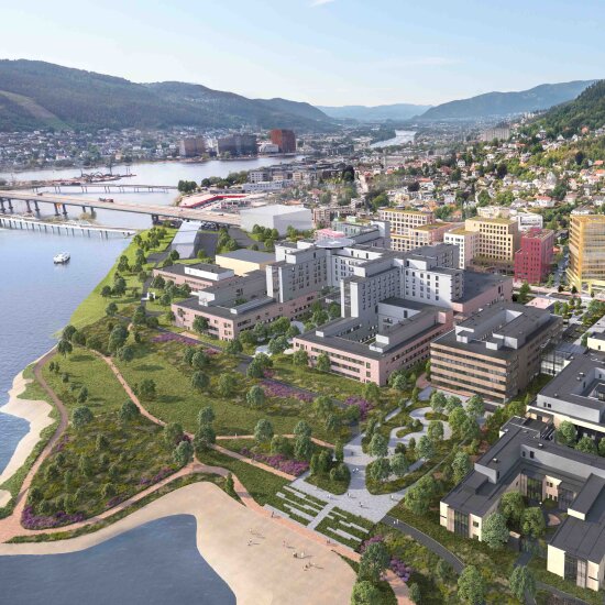 Illustrasjon av nye Drammen Helsepark. Flere bygninger i ulik farge og utforming med Drammensbrua og Drammensfjorden til venstre.